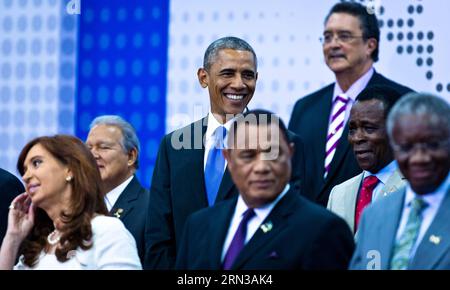 (150411) -- PANAMA CITY, 11. April 2015 -- US-Präsident Barack Obama lächelt während der Familienfotoveranstaltung des 7. Gipfels Amerikas in Panama City, Hauptstadt von Panama, am 11. April 2015. ) PANAMA-PANAMA CITY-POLITICS-SUMMIT-FAMILY PHOTO LiuxBin PUBLICATIONxNOTxINxCHN Panama City 11. April 2015 US-Präsident Barack Obama lächelt während der Family Photo Event des 7. GIPFELS der Amerikas in Panama City Hauptstadt von Panama AM 11. April 2015 Panama City POLITICS Summit Family Photo PUBLICATIONxNOTxINxCHN Stockfoto