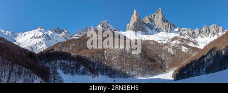 Frankreich, Pyrenäen Atlantiques, Lescun, Aspe Valley, Lescun Circus, die Gipfel der Aiguilles d'Ansabere Stockfoto