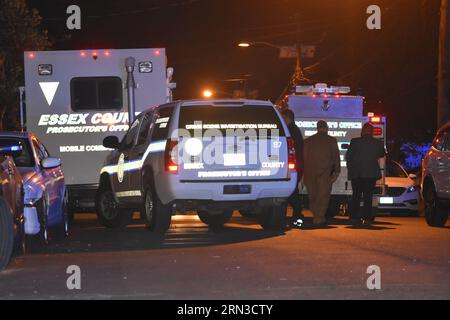 Newark, Usa. 30. August 2023. Essex County Staatsanwaltschaft am Tatort der Schießerei, Mittwochabend. Eine Person wurde in Newark erschossen und getötet. Am Mittwochabend gegen 21:45 Uhr kam es zu einer Schießerei und eine Person wurde im Bereich der Hawthorne Avenue in Newark, New Jersey, erschossen. Die Staatsanwaltschaft von Essex County und die Polizei von Newark ermitteln. (Foto: Kyle Mazza/SOPA Images/SIPA USA) Credit: SIPA USA/Alamy Live News Stockfoto