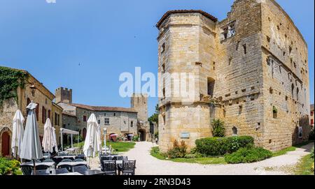 Frankreich, Gers, Larresingle, genannt Les Plus Beaux Villages de France (die schönsten Dörfer Frankreichs), das Schloss und das Dorf Stockfoto