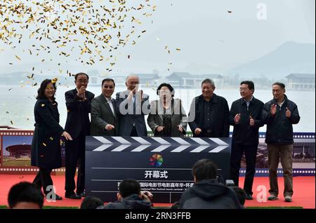 (150415) -- PEKING, 15. April 2015 -- Gäste nehmen an der Eröffnungszeremonie des Filmkarnevals des Internationalen Filmfestivals von Peking im Yanqi Lake Scenic Area in Peking, Hauptstadt von China, am 15. April 2015 Teil. Während des Karnevals finden Wassermusik-Shows, Talentshows, Live-Skulpturen usw. statt. Der Karneval findet am Rande des fünften Internationalen Filmfestivals in Peking statt, das vom 16. Bis 23. April in Peking stattfindet. ) (mt) CHINA-BEIJING-FILM FESTIVAL-CARNIVAL (CN) LixWen PUBLICATIONxNOTxINxCHN Peking 15. April 2015 Gäste nehmen an der Eröffnungszeremonie des Film Carnival von Beij Teil Stockfoto