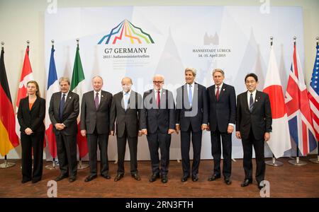 (150415) -- LÜBECK, 15. April 2015 -- (L-R) EU-Außenministerin Federica Mogherini, italienischer Außenminister Paolo Gentiloni, kanadischer Außenminister Robert Nicholson, französischer Außenminister Laurent Fabius, deutscher Außenminister Frank-Walter Steinmeier, US-Außenminister John Kerry, der britische Außenminister Philip Hammond und der japanische Außenminister Fumio Kishida posieren für Familienfotos vor einer Plenarsitzung der G7-Außenminister im April in Lübeck. 15, 2015. Die Außenminister der G7 haben hier am Mittwoch eine gemeinsame Erklärung abgegeben, in der sie alle dringend auffordern Stockfoto