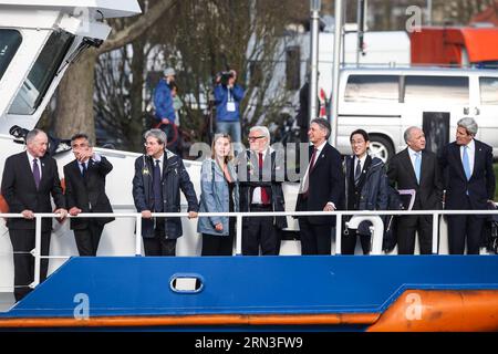 (150415) -- LÜBECK, 15. April 2015 -- (L an R) Kanadischer Außenminister Robert Nicholson, luebeckischer Bürgermeister Bernd Saxe, italienischer Außenminister Paolo Gentiloni, EU-Außenministerin Federica Mogherini, deutscher Außenminister Frank-Walter Steinmeier, britischer Außenminister Philip Hammond, japanischer Außenminister Fumio Kishida, der französische Außenminister Laurent Fabius und der US-Außenminister John Kerry stehen an Bord eines Kreuzfahrtschiffs vor einer Plenarsitzung der G7-Außenminister im April in Lübeck. 15, 2015. Die Außenminister der G7 haben hier einen Join abgegeben Stockfoto