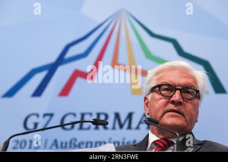 (150415) -- LÜBECK, 15. April 2015 -- Bundesaußenminister Frank-Walter Steinmeier spricht auf einer Pressekonferenz nach dem Treffen der G7-Außenminister in Lübeck am April. 15, 2015. Die Außenminister der G7 haben hier am Mittwoch eine gemeinsame Erklärung abgegeben, in der alle Seiten aufgefordert werden, ihre Verpflichtungen im Rahmen der Minsker Abkommen angesichts der Lage in der Ukraine umzusetzen. ) DEUTSCHLAND-LÜBECK-G7-FM-MEETING ZhangxFan PUBLICATIONxNOTxINxCHN Lübeck 15. April 2015 Deutsche Außenminister Frank Walter Stein Meier spricht auf einer Pressekonferenz nach dem Treffen des G7-Außenministers in Stockfoto