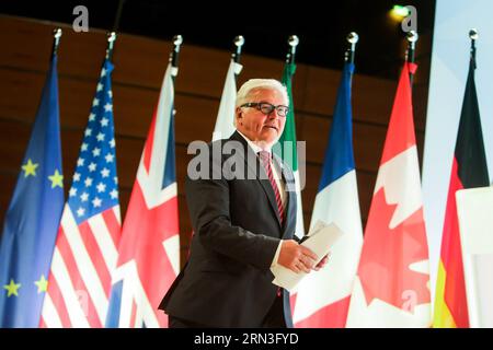 (150415) -- LÜBECK, 15. April 2015 -- Bundesaußenminister Frank-Walter Steinmeier nimmt an einer Pressekonferenz nach dem Treffen der G7-Außenminister in Lübeck, Deutschland, am April Teil. 15, 2015. Die Außenminister der G7 haben hier am Mittwoch eine gemeinsame Erklärung abgegeben, in der alle Seiten aufgefordert werden, ihre Verpflichtungen im Rahmen der Minsker Abkommen angesichts der Lage in der Ukraine umzusetzen. ) DEUTSCHLAND-LÜBECK-G7-FM-MEETING ZhangxFan PUBLICATIONxNOTxINxCHN Lübeck 15. April 2015 die deutschen Außenminister Frank Walter Stein Meier nehmen nach dem Treffen des G7-Außenministers in Lübeck Ger an einer Pressekonferenz Teil Stockfoto