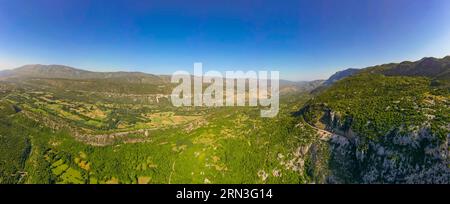 Montenegro, Zentralregion, Zeta-Tal in Richtung Ostrog (Luftaufnahme) Stockfoto