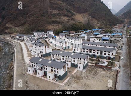 (150420) -- VJ AN, 20. April 2015 -- ein Luftbild des Milegou New Village des Tuanjie Village der wulong Township im Baoxing County, südwestlich der chinesischen Provinz Sichuan, ist auf diesem Bild zu sehen, das am 13. März 2015 vor dem zwei jahrestag des Erdbebens der Stärke 7,0 im benachbarten Lushan County am 20. April 2013 aufgenommen wurde. ) (Ytt) CHINA-SICHUAN-NEW LOOK (CN) JiangxHongjing PUBLICATIONxNOTxINxCHN Ya bis 20. April 2015 zum Luftbild des neuen Dorfes Tuanjie Village of Wulong Township in Baoxing County im Südwesten Chinas S Sichuan Provinz IST Seen in diesem Bild aufgenommen AM 13. März 2015 Ahe Stockfoto