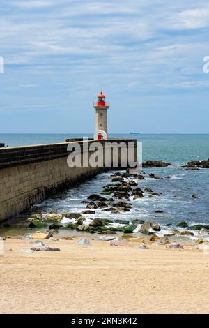 Leuchtturm Farolim de Felgueiras in Porto Portugal am Meer Stockfoto