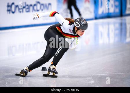 Dresden, 2. Februar 2019: Die deutsche Eiskunstläuferin Anna Katharina Gaertner nimmt am Short Track Speed Skating World Cup Teil Stockfoto