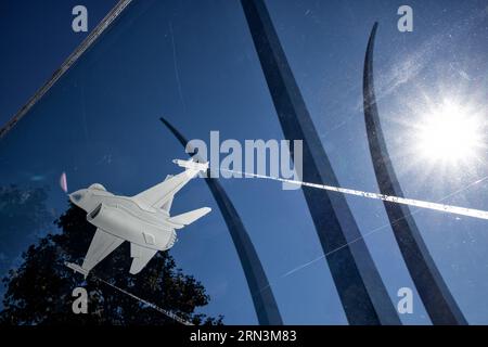 ARLINGTON, Virginia, Vereinigte Staaten – das Air Force Memorial mit seinen hoch aufragenden Türmen ist eine Hommage an die Männer und Frauen, die in der United States Air Force gedient haben. Das Hotel befindet sich in Arlington und bietet Besuchern eine symbolische Darstellung des Fluges und des dauerhaften Vermächtnisses der Luftwaffe in Verteidigung und Luft- und Raumfahrt. Stockfoto