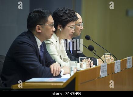 (150422) -- HONG KONG, 22. April 2015 -- Carrie Lam Cheng Yuet-ngor, Chief Secretary for Administration of Hong Kong Special Administrative Region (HKSAR), spricht auf einer Pressekonferenz in Hong Kong, Südchina, 22. April 2015. Die HKSAR-Regierung hat ein Verfassungsreformpaket für die Wahl des nächsten Vorstandsvorsitzenden durch einen Mann, eine Stimme, das allgemeine Wahlrecht 2017 am Mittwoch veröffentlicht. ) (zhs) CHINA-HONGKONG-UNIVERSAL-WAHLPAKET-CHIEF EXECUTIVE (CN) HexJingjia PUBLICATIONxNOTxINxCHN Hongkong 22. April 2015 Carrie LAM Cheng Yuet Ngor Chief Secretary for Administration of Hong K Stockfoto