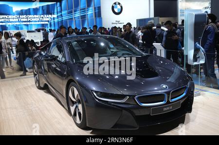 (150422) -- SHANGHAI, 22. April 2015 -- Ein BMW i8 Hybrid-Auto wird auf der Shanghai International Automobile Industry Exhibition 2015 in Shanghai, China, am 22. April 2015 ausgestellt. Insgesamt wurden 1.343 komplette Fahrzeuge ausgestellt, darunter 103 inländische und internationale Fahrzeuge mit neuer Energie sowie 47 Konzeptfahrzeuge. ) (zhs) CHINA-SHANGHAI-AUTO SHOW (CN) PeixXin PUBLICATIONxNOTxINxCHN Shanghai 22. April 2015 ein BMW i8 Hybrid Car WIRD AUF DER Shanghai International Automobiles Industry Exhibition 2015 in Shanghai gezeigt China 22. April 2015 wurden insgesamt 1 343 komplette FAHRZEUGE, darunter 103 inländische A, ausgestellt Stockfoto