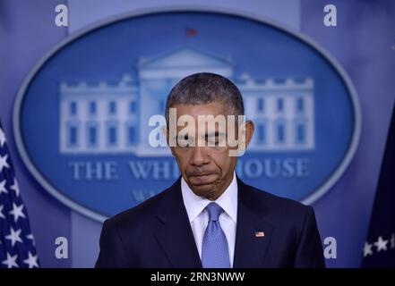 (150423) -- WASHINGTON, 23. April 2015 -- US-Präsident Barack Obama hält eine Erklärung im Brady Press Briefing Room im Weißen Haus in Washington D.C., USA, 23. April 2015. US-Präsident Barack Obama sagte am Donnerstag, dass er die volle Verantwortung für eine Anti-Terror-Operation im Januar gegen al-Qaida übernahm, bei der versehentlich zwei Geiseln getötet wurden. US-WASHINGTON-OBAMA-STELLUNGNAHME YinxBogu PUBLICATIONxNOTxINxCHN Washington 23. April 2015 US-Präsident Barack Obama hält eine Erklärung im Brady Press Briefing Room IM Weißen Haus in Washington D C der Vereinigten Staaten A Stockfoto