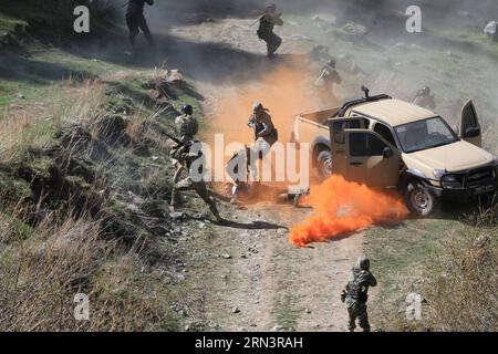 Soldaten nehmen am 24. April 2015 an der Ausübung der mitgliedsstaaten der Shanghai Cooperation Organization (SCO) in der Nähe von Bischkek, der Hauptstadt Kirgisistans, Teil. Die viertägige Übung endete am Freitag. ) (Zhf) KIRGISISTAN-BISHKEK-SCO-ÜBUNG römische PUBLICATIONxNOTxINxCHN Soldaten nehmen an der ÜBUNG der SCO-Mitgliedstaaten der Shanghai Cooperation Organization in der Nähe der Hauptstadt von Bischkek in Kirgisistan AM 24. April 2015 Teil der 4. Tag endete AM Freitag zhf Kirgisistan Bishkek SCO-ÜBUNG Novel PUBLICATIONxNOTxINxCHN Stockfoto