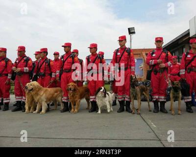 (150426) -- KATHMANDU, 26. April 2015 -- Mitglieder des China International Search and Rescue Teams kommen am 26. April 2015 am Tribhuwan International Airport in Kathmandu an, nachdem Nepal am Samstag von einem starken Erdbeben heimgesucht wurde. ) NEPAL-KATHMANDU-ERDBEBEN-CHINA-RETTUNGSTEAM ZhouxShengping PUBLICATIONxNOTxINxCHN Kathmandu April 26 2015 Mitglieder des China International Search and Rescue Teams kommen AM Tribhuwan International Airport in Kathmandu April 26 2015 nach einem starken Erdbeben in Nepal AM Samstag Nepal Kathmandu Earthquake China Rescue Team PUBLICATIONxNOTxINxCHN an Stockfoto