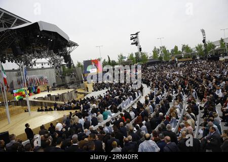 (150501) -- MAILAND, 1. Mai 2015 -- Foto aufgenommen am 1. Mai 2015 zeigt die Eröffnungszeremonie der Expo Milano 2015 in Mailand, Italien. Die Expo Milano 2015 startete hier am Freitag mit dem Ziel, eine konkrete Antwort auf das lebenswichtige Bedürfnis der Menschheit zu geben, genügend gesunde Nahrung für alle zu gewährleisten und dabei die Natur zu respektieren. ) ITALIEN-MAILAND-EXPO-EINWEIHUNG YexPingfan PUBLICATIONxNOTxINxCHN Mailand 1. Mai 2015 Foto aufgenommen AM 1. Mai 2015 zeigt die Eröffnungszeremonie der EXPO Milano 2015 in Mailand Italien die EXPO Milano 2015 startete hier AM Freitag mit dem Ziel, eine konkrete Antwort auf das lebenswichtige Bedürfnis der Menschheit zu geben Stockfoto