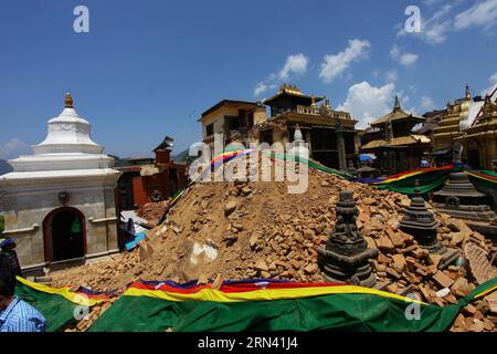 (150502) -- KATHMANDU, 2. Mai 2015 -- Bild vom 2. Mai 2015 zeigt Trümmer nach dem massiven Erdbeben am 25. April in Kathmandu, Nepal. Die Zahl der Todesopfer des Erdbebens stieg auf 6.659 und 14.062 Menschen wurden verletzt, sagte das Innenministerium am Samstag. ) NEPAL-KATHMANDU-ERDBEBEN-NACHWIRKUNGEN SunilxSharma PUBLICATIONxNOTxINxCHN Kathmandu Mai 2 2015 Bild aufgenommen AM 2. Mai 2015 zeigt Trümmer nach dem massiven Erdbeben AM 25. April in Kathmandu Nepal die Todesopfer des Erdbebens stiegen auf 6 und 14 Prominente wurden verletzt das Innenministerium sagte AM Samstag Erdbeben in Nepal Kathmandu Stockfoto