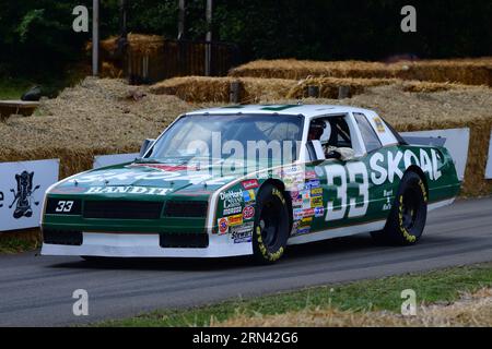 Chevrolet Monte Carlo, 75 Jahre NASCAR, National Association for Stock Car Racing, Rennmaschinen aus den guten alten USA von A, wo V8 und Cubic i Stockfoto