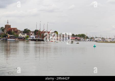 Blick in Richtung Hythe Quay, Maldon, Essex am Ufer des Flusses Chelmer Stockfoto