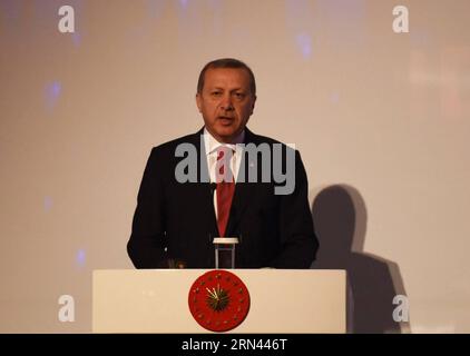 (150505) -- ISTANBUL, 5. Mai 2015 -- der türkische Präsident Recep Tayyip Erdogan hält eine Rede bei der Eröffnungszeremonie der 12. Internationalen Messe der Verteidigungsindustrie in Istanbul, Türkei, am 5. Mai 2015. Der türkische Präsident Recep Tayyip Erdogan sagte am Dienstag, dass sein Land bis 2023 eine Selbstversorgung in der Verteidigungsindustrie anstrebt. TÜRKEI-ISTANBUL-INTERNATIONALE MESSE DER VERTEIDIGUNGSINDUSTRIE HexCanling PUBLICATIONxNOTxINxCHN Istanbul 5. Mai 2015 der türkische Präsident Recep Tayyip Erdogan hält eine Rede BEI der Eröffnungszeremonie der 12. Internationalen Messe der Verteidigungsindustrie in Istanbul Türkei Stockfoto