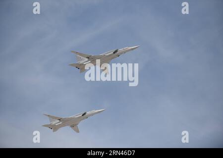 (150509) -- MOSKAU, 9. Mai 2015 -- Tupolev Tu-22M3 strategische und maritime Streikbomber fliegen über den Roten Platz während einer Militärparade anlässlich des 70. Jahrestages des Sieges im Großen Vaterländischen Krieg, in Moskau, Russland, 9. Mai 2015. ) (Zwx) RUSSLAND-MOSKAU-SIEGESPARADE JiaxYuchen PUBLICATIONxNOTxINxCHN Moskau 9. Mai 2015 Tupolev TU 22M3 strategische und maritime Streikbomber Fliegen über dem Roten Platz während einer Militärparade anlässlich des 70. Jahrestages des Sieges im Großen Patriotischen war in Moskau Russland 9. Mai 2015 zwx Russland Moskau Siegtag Parade JiaxYuchen PUBLICATIONxN Stockfoto