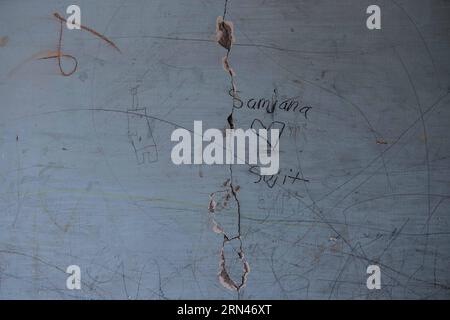 (150509) -- KATHMANDU, 9. Mai 2015 -- Foto vom 9. Mai 2015 zeigt eine beschädigte Mauer eines Waisenhauses in Kathmandu, der Hauptstadt Nepals. ) (Zhf) NEPAL-KATHMANDU-ERDBEBEN-WAISENHAUS LuixSiuxWai PUBLICATIONxNOTxINxCHN Kathmandu 9. Mai 2015 Foto aufgenommen AM 9. Mai 2015 zeigt eine beschädigte Mauer des Waisenhauses in Kathmandu Hauptstadt von Nepal zhf Nepal Kathmandu Erdbeben-Waisenhaus LuixSiuxWai PUBLICATIONxNOTxCHINxCHN Stockfoto