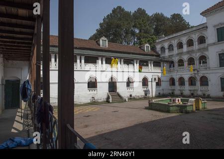 (150509) -- KATHMANDU, 9. Mai 2015 -- Foto vom 9. Mai 2015 zeigt ein Waisenhaus, das beim Erdbeben in Kathmandu, der Hauptstadt Nepals, beschädigt wurde. ) (Zhf) NEPAL-KATHMANDU-ERDBEBEN-WAISENHAUS LuixSiuxWai PUBLICATIONxNOTxINxCHN Kathmandu 9. Mai 2015 Foto vom 9. Mai 2015 zeigt dem Waisenhaus, was beim Erdbeben in der nepalesischen Hauptstadt Kathmandu beschädigt wurde zhf Nepal Kathmandu Erdbeben-Waisenhaus LuixSiuxWai PUBLICATIOxCHTxN Stockfoto