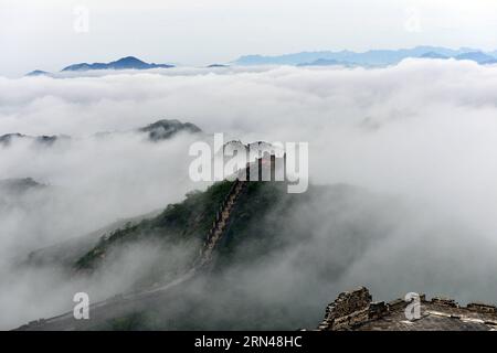 (150512) -- CHENGDE, -- Foto vom 11. Mai 2015 zeigt Wolken über der Chinesischen Mauer von Jinshanling nach Regenfällen in Chengde, nordchinesische Provinz Hebei. ) (mp) CHINA-HEBEI-CHENGDE-GREAT WALL-SCENERY (CN) GuoxZhongxing PUBLICATIONxNOTxINxCHN 150512 Chengde Foto aufgenommen AM 11. Mai 2015 zeigt Wolken über der Chinesischen Mauer Jinshanling nach Niederschlägen in Chengde Nordchina S Hebei Province MP China Hebei Chengde Great Wall Scenery CN PUBLICATIONxCHINxXTxN Stockfoto