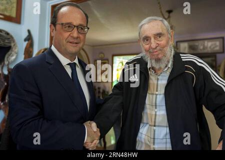 (150512) -- HAVANNA, -- Bild von Estudios Revolucion zeigt Fidel Castro (R), Führer der kubanischen Revolution, Treffen mit dem französischen Präsidenten Francois Hollande am 11. Mai 2015 in Havanna, Kuba. Der französische Staatspräsident Francois Hollande und der kubanische Staatschef Raul Castro diskutierten am Montag über Möglichkeiten zur Stärkung der politischen und wirtschaftlichen Beziehungen zwischen ihren Ländern. Estudios Revolucion/) (rtg) (lrz) CUBA-HAVANA-FRANCE-POLITICS-CASTRO CUBADEBATE PUBLICATIONxNOTxINxCHN Stockfoto