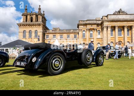 BEST of Show 1937 Bugatti Type 57S beim 2023 Salon Prive Concours im Blenheim Palace Woodstock Oxfordshire UK Stockfoto