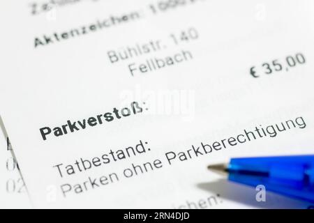 Ticket, Parkverbot, Parkticket, Zahlungsaufforderung, Stift, Baden-Württemberg, Deutschland Stockfoto