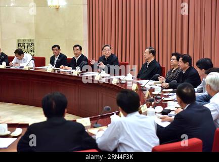 (150519) -- PEKING, 19. Mai 2015 -- Yu Zhengsheng (4. L), Vorsitzender des Nationalen Komitees der Politischen Konsultativkonferenz des chinesischen Volkes (CPPCC), leitet eine zweiwöchentliche Konsultationssitzung zum Schutz von Feuchtgebieten während der Entwicklung des Wirtschaftsgürtels des Jangtse-Flusses in Peking, Hauptstadt Chinas, 19. Mai 2015. ) (mt) CHINA-BEIJING-CPPCC-YU ZHENGSHENG-WETLAND PROTECTION (CN) LixTao PUBLICATIONxNOTxINxCHN 150519 Peking 19. Mai 2015 Yu Zheng Sheng 4. L Vorsitzender des Nationalen Komitees der chinesischen Prominenten S politische Konsultativkonferenz des CPPCC während einer BI-Woche Stockfoto