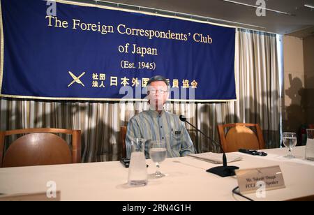 (150520) -- TOKIO, 20. Mai 2015 -- Japans Okinawan-Gouverneur Takeshi Onaga hält eine Pressekonferenz im Foreign Correspondents Club in Tokio, Japan, am 20. Mai 2015 ab. Onaga sagte, dass US-Basen in Japan, die von Okinawa gehostet werden, die lokale wirtschaftliche Entwicklung ernsthaft beschädigt haben und forderte die Zentralregierung auf, den Bau einer neuen Basis in der Gegend um Henoko in der Präfektur Okinawa einzustellen. ) JAPAN-TOKIO-OKINAWA BASISPRESSEKONFERENZ LiuxTian PUBLICATIONxNOTxINxCHN 150520 TOKIO 20. Mai 2015 Japans Gouverneur von Okinawan Takeshi Onaga hält AM 20. Mai 2015 eine Pressekonferenz IM Foreign Correspondents Club in Tokio ab Stockfoto