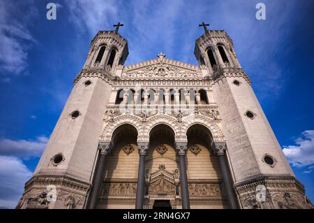 Basilika Notre-Dame de Fourviere, Westfassade, Lyon, Departement Rhone, Region Auvergne-Rhone-Alpes, Frankreich Stockfoto