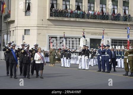 (150521) -- VALPARAISO, 21. Mai 2015 -- das Bild zeigt die Teilnahme der chilenischen Präsidentin Michelle Bachelet (Front) an der Zeremonie zum 136. Jahrestag der Schlacht von Iquique in der Stadt Valparaiso, Chile, am 21. Mai 2015. Sebastian Rodriguez/) (vf) CHILE-VALPARAISO-POLITICS-BACHELET Chile sxPresidency PUBLICATIONxNOTxINxCHN 150521 Valparaiso 21. Mai 2015 das Bild zeigt die Teilnahme der chilenischen Präsidentin Michelle Bachelet Front an der Zeremonie zum 136. Jahrestag der Schlacht von Iquique in der Stadt Valparaiso Chile AM 21. Mai 2015 Sebastian RO Stockfoto