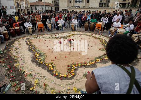 (150521) -- BOGOTA, 21. Mai 2015 -- Bewohner nehmen an einer Veranstaltung zum Gedenken an den afrikanisch-kolumbianischen Tag in Bogota, Kolumbien, am 21. Mai 2015 Teil. Jhon Paz) (vf) COLOMBIA-BOGOTA-SOCIETY-AFRICAN COLOMBIAN DAY e Jhonpaz PUBLICATIONxNOTxINxCHN 150521 Bogota 21. Mai 2015 Bewohner nehmen an der Veranstaltung Teil, um den African Colombian Day in Bogota Kolumbien AM 21. Mai 2015 zu gedenken Jhon Paz VF Colombia Bogota Society African Colombian Day e JIChonpaz PUxBLN Stockfoto