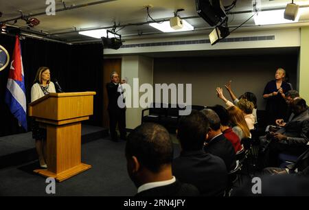 (150522) -- WASHINGTON D.C., 22. Mai 2015 -- Josefina Vidal(L), Direktorin für US-Angelegenheiten im kubanischen Außenministerium, während der Pressekonferenz nach der letzten Runde der Gespräche zwischen Washington und Havanna im Außenministerium von Washington D.C., Hauptstadt der Vereinigten Staaten, 22. Mai 2015. Die Vereinigten Staaten und Kuba schlossen ihre zweitägigen Gespräche hier am Freitag ohne Vereinbarung über die Wiedereröffnung von Botschaften ab, einigten sich aber darauf, in den kommenden Wochen mehr zu treffen. ) US-WASHINGTON D.C.-KUBA-DIPLOMATISCHE BEZIEHUNGEN-PRESSEKONFERENZ BaoxDandan PUBLICATIONxNOTxINxCHN 150522 Washington D C 22. Mai 2015 Josefina VI Stockfoto