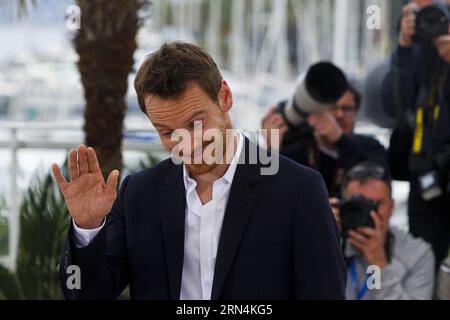 ROTER TEPPICH FÜR UNTERHALTUNG 68. Internationale Filmfestspiele von Cannes: Photocall Macbeth (150523) -- CANNES, -- Schauspieler Michael Fassbender reagiert während des Fotocalls des Films Macbeth im Wettbewerb beim 68. Cannes Film Festival in Cannes, Frankreich, am 21. Mai 2015. ) (Djj) FRANCE-CANNES-FILM FESTIVAL-MACBETH-PHOTOCALL ZhouxLei PUBLICATIONxNOTxINxCHN Entertainment Red Carpet 68 Internationale Filmfestspiele von Cannes Fotoaufruf Macbeth 150523 Cannes Schauspieler Michael Faßbender reagiert während des Fotoaufrufs des Film Macbeth im Wettbewerb AUF dem 68. Cannes Film Festival in Cannes Frankreich Stockfoto