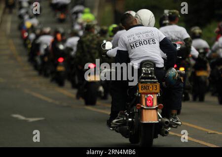 (150524) -- BOGOTA, 24. Mai 2015 -- Motorradfahrer mit behinderten Mitgliedern der Sicherheitskräfte Kolumbiens durchstreifen am 24. Mai 2015 die Straßen in Bogota, Kolumbien. Laut der lokalen Presse fährt ein Wohnwagen mit Motorrädern, die behinderte Mitglieder der Sicherheitskräfte Kolumbiens transportieren, durch die Straßen von Bogota, um den Menschen Respekt zu zollen, die im Dienst des Landes getötet und verwundet wurden. Luisa Gonzalez/COLPRENSA) (da) VERPFLICHTENDE GUTSCHRIFT KEIN VERKAUF-KEIN ARCHIV REDAKTIONELLE VERWENDUNG NUR KOLUMBIEN AUS KOLUMBIEN-BOGOTA-SOCIETY-MOTOR-TOUR-EVENT e COLPRENSA PUBLICATIONxNOTxINxCHN 150524 Bogota 24. Mai 2015 Motorbiker mit DISA Stockfoto