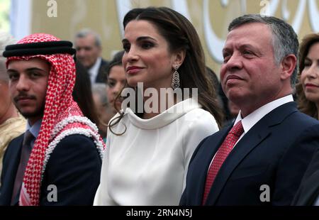 (150525) -- AMMAN, 25. Mai 2015 -- Jordans König Abdullah (R), seine Frau Königin Rania (2. R) und Kronprinz Hussein nehmen am 25. Mai 2015 an einer Zeremonie zum 69. Unabhängigkeitstag des Landes in Amman (Jordanien) Teil. JORDAN-AMMAN-INDEPENCENCE DAY MohammadxAbuxGhosh PUBLICATIONxNOTxINxCHN 150525 Amman Mai 25 2015 Jordan S King Abdullah r seine Frau Königin Rania 2nd r und Kronprinz Hussein nehmen AM 25 2015. Mai an einer Zeremonie zum 69. Unabhängigkeitstag des Landes in Amman Jordanien Teil Stockfoto