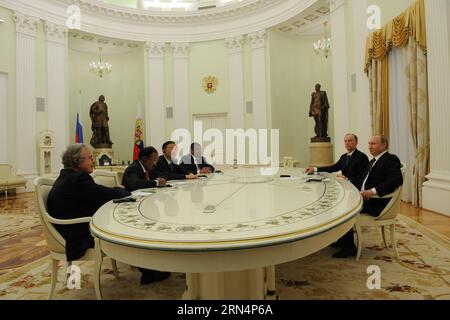 (150526) -- MOSKAU, 26. Mai 2015 -- der russische Präsident Putin (1. R) trifft sich am 26. Mai 2015 mit Delegierten hoher Vertreter der BRICS für Sicherheitsfragen im Kreml, Moskau, Russland. Das fünfte Treffen hochrangiger Sicherheitsvertreter der BRICS-Staaten Brasilien, Russland, Indien, China und Südafrika hat hier am Dienstag begonnen. ) RUSSLAND-MOSKAU-PUTIN-BRICS-DELEGIERTE DaixTianfang PUBLICATIONxNOTxINxCHN 150526 Moskau Mai 26 2015 der russische Präsident Putin 1. R trifft sich mit Delegierten der Hohen Vertreter der BRICS für Sicherheitsfragen im KREML Moskau Russland AM 26 2015. Mai dem Fünften Meetin Stockfoto