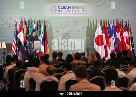 YUCATAN, 27. Mai 2015 – Chinas Minister für Wissenschaft und Technologie Wan Gang hält eine Rede während der Eröffnungszeremonie des sechsten Ministertreffens für saubere Energie in Merida, Yucatan, Ost-Mexiko, am 27. Mai 2015. Das sechste Ministertreffen auf dem Gebiet der sauberen Energie begann am Mittwoch hier in Ostmexiko mit einem Aufruf zu mehr Investitionen in erneuerbare Energien und Unterstützung durch den privaten Sektor. ) (dzl) MEXIKO-YUCATAN-CLEAN ENERGY-CHINA-WAN-BANDE ARTUROxVALENCIA PUBLICATIONxNOTxINxCHN Yucatan Mai 27 2015 China S Minister für Wissenschaft und Technologie Wan Monitoring hält eine Rede während der O Stockfoto