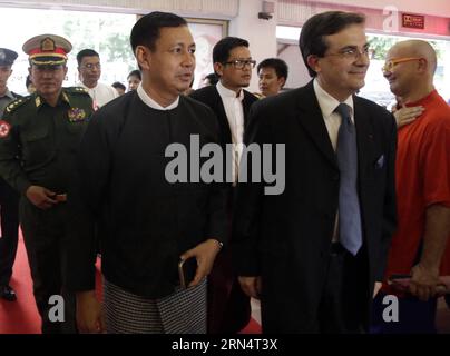 (150529) -- YANGON, 29. Mai 2015 -- Myanmar Information Minister U YE Htut (L, Front) nimmt am 29. Mai 2015 am Internationalen Film Heritage Festival in Yangon, Myanmar, Teil. Das von Myanmar veranstaltete International Film Heritage Festival startete am Freitag im Nay Pyi Taw Cinema in Yangon. ) (lrz) MYANMAR-YANGON-INT L FILM HERITAGE FESTIVAL UxAung PUBLICATIONxNOTxINxCHN 150529 Yangon Mai 29 2015 Myanmar Information Ministers U YE Htut l Front nimmt am Internationalen Film Heritage Festival in Yangon Teil Myanmar Mai 29 2015 das von Myanmar veranstaltete International Film Heritage Festival startete im N Stockfoto