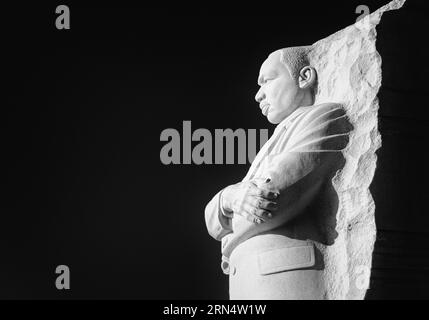 WASHINGTON DC, USA - Der Ton der Hoffnung" Statue von Skulptur Lei Ellen Orth. Im West Potomac Park gelegen mit Blick auf den "Tidal Basin (gegenüber dem Jefferson Memorial), der Mlk-Denkmal im Jahr 2011 eröffnet wurde. Stockfoto