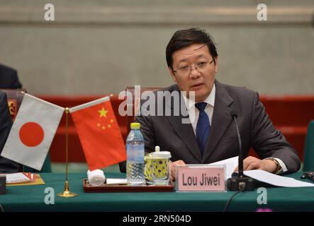 Der chinesische Finanzminister Lou Jiwei ist Co-Vorsitzender des Fünften Finanzdialogs zwischen China und Japan in Peking, der Hauptstadt Chinas, am 6. Juni 2015. Der Dialog fand am Samstag in Peking statt, nachdem sich die Verhandlungen wegen der schlechten Beziehungen um etwa zwei Jahre verzögert hatten. ) (wf) CHINA-PEKING-JAPAN-FINANCE DIALOGUE (CN) LixXin PUBLICATIONxNOTxINxCHN die chinesischen Finanzminister Lou Jiwei Co leitet den Fünften China Japan Finance Dialogue in Beijing Hauptstadt VON China 6. Juni 2015 der Dialog Was Held in Peking AM Samstag nach etwa zwei Jahren Verzögerung aufgrund von Sour Relations WF China Beijing Japan Finance Dialog CN LixXin PUBLICATIONxNOTxIN Stockfoto