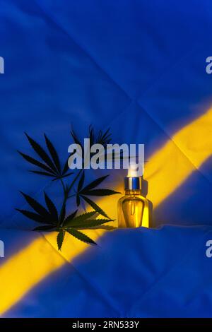 Produkte auf Schlaflosigkeit Decke, Cannabisöl Tinktur, CBD, Marihuana Blatt Stockfoto