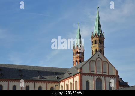 Romanische UNESCO-Kiliansdom, St. Kilian, Dom, Zwillingstürme, Würzburg, Unterfranken, Franken, Bayern, Deutschland Stockfoto