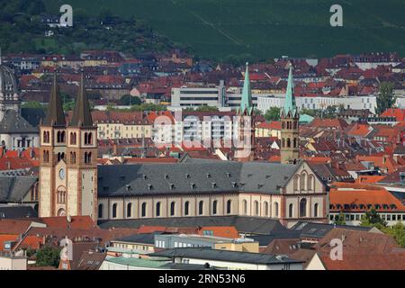 Blick auf das romanische UNESCO-Kiliansdom, St. Kilian, Dom, Altstadt, Würzburg, Unterfranken, Franken, Bayern, Deutschland Stockfoto