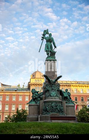 Wien, Österreich - 13. Juni 2023: Denkmal für das 4. Infanterieregiment des Undoi-Meisters in der Nähe des Militärhistorischen Museums in Wien Stockfoto