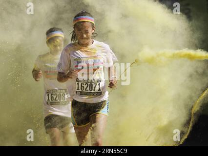 AKTUELLES ZEITGESCHEHEN Color Run in Vancouver (150614) -- VANCOUVER, 13. Juni 2015 -- Läufer werden während des Farblaufs in Vancouver, Kanada, 13. Juni 2015 mit Farbpulver besprüht. Tausende von Menschen nehmen am 3. Jährlichen Farbenlauf in Vancouver Teil. ) KANADA-VANCOUVER-FARBLAUF LiangxSen PUBLICATIONxNOTxINxCHN News aktuelle Veranstaltungen Farblauf in Vancouver Vancouver 13. Juni 2015 beim Farblauf in Vancouver Kanada 13. Juni 2015 nehmen Tausende Prominente am 3. Jährlichen Farblauf in Vancouver Vancouver Teil Stockfoto